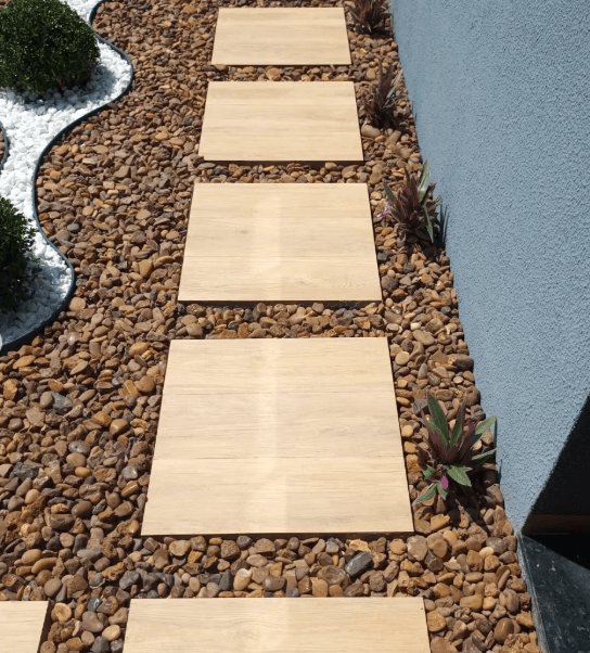 Piso restaurado e brilhante após limpeza