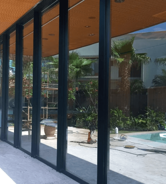 Vidros transparentes e sem manchas após limpeza